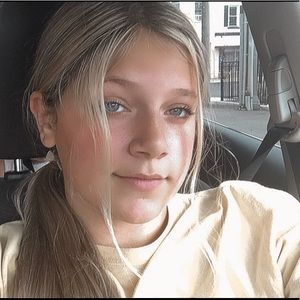 Meet your Posher, Chloe